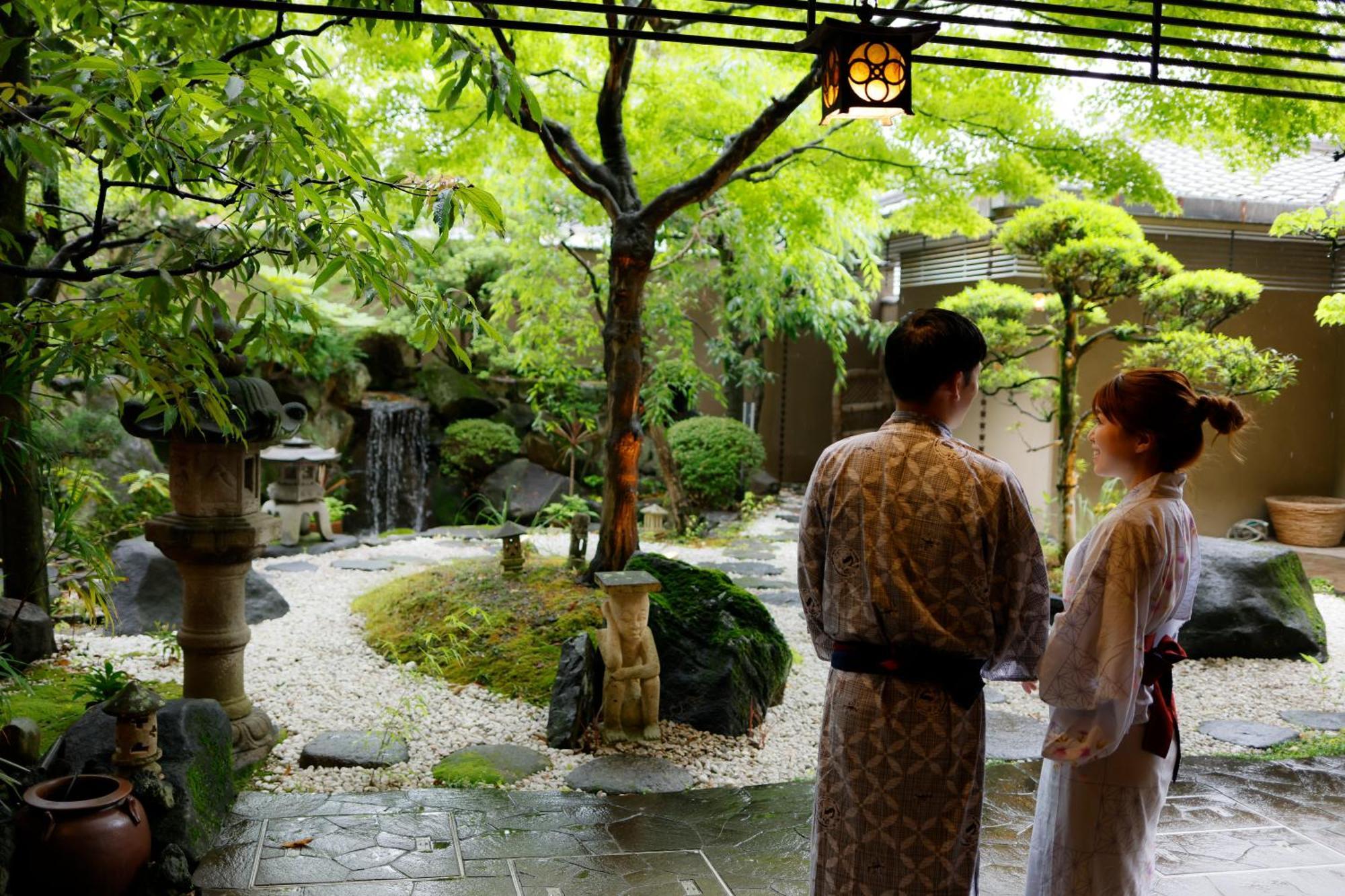 Ryokan Asukasou At The Entrancne Of Park Nara
